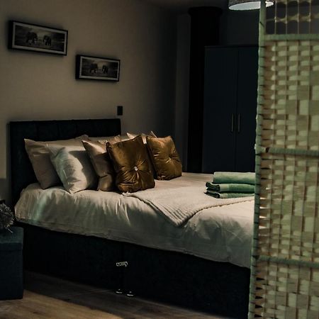 Bv Cosy Basement Apartment At Conditioning House Bradford  Eksteriør bilde